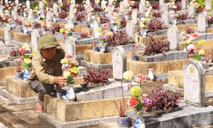 Người cựu chiến binh thầm lặng chăm sóc mộ liệt sỹ suốt 37 năm