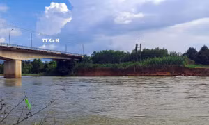 Sạt lở chân cầu Đạ Quay trên tuyến đường nối 2 tỉnh Lâm Đồng- Bình Phước