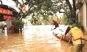 Sát cánh cùng người dân nơi "rốn lũ" Quảng Bình