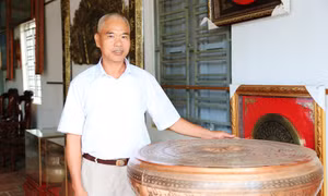 Người "truyền lửa" nghề đúc đồng truyền thống làng Chè Đông
