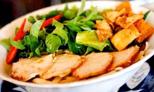 Bún riêu và mì cao lầu Việt Nam lọt top món mì ngon nhất châu Á