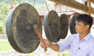 Bộ cồng chiêng của người Thái Thanh Hóa gồm 4 chiếc, tượng trưng cho 4 mùa xuân, hạ, thu, đông. Ảnh: Hoa Mai - TTXVN
