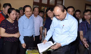 Thủ tướng Chính phủ Nguyễn Xuân Phúc: Tạo điều kiện thuận lợi cho các hoạt động tài trợ nhân dân vùng lũ