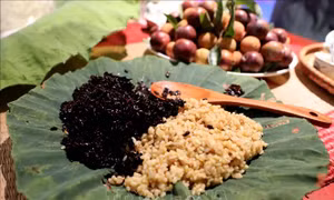 Món rượu nếp đặc trưng của Tết Đoan ngọ. Ảnh: Nhật Anh - TTXVN