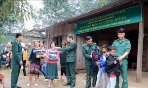 Ấm lòng tiệm tạp hóa miễn phí cho người dân nghèo vùng biên tỉnh Quảng Bình