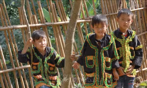 Trang phục áo nam truyền thống của người Dao Lù Gang xã Công Sơn, huyện Cao Lộc, tỉnh Lạng Sơn. Ảnh: Quang Duy - TTXVN