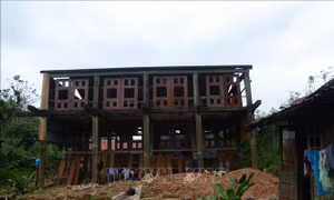 Sạt lở đất ở Hướng Hóa - Quảng Trị: Người Vân Kiều tiếc thương các chiến sĩ gặp nạn 