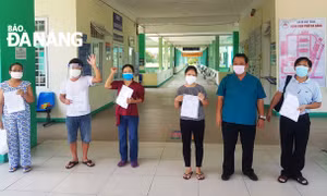 Ca mắc COVID-19 đầu tiên trong cộng đồng ở Đà Nẵng được công bố khỏi bệnh nhưng vẫn phụ thuộc hoàn toàn vào ECMO và máy thở