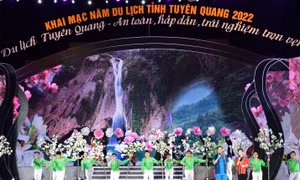 Chương trình nghệ thuật “Hương sắc Tuyên Quang”. Ảnh: Nam Sương - TTXVN