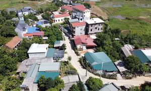 Xóm làng của bà con đồng bào dân tộc ở Hà Nội giờ không còn cảnh nhà cửa lụp xụp, không còn cảnh nước đọng đường lầy.