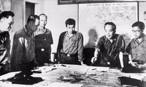 Quân ủy Trung ương theo dõi diễn biến của Chiến dịch Hồ Chí Minh đánh vào Sài Gòn. Ảnh: TTXVN