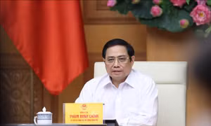Thủ tướng Phạm Minh Chính chủ trì cuộc họp trực tuyến Chính phủ với Thành phố Hồ Chí Minh một số tỉnh lan cận để bàn các giải pháp, phương án cấp bách phòng, chống dịch COVID-19 trước những diễn biến phức tạp tại các địa phương này. Ảnh: Dương Giang-TTXVN