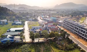Khu tái định cư nằm ngay bên cạnh Dự án xây dựng Khu đô thị sinh thái và dịch vụ Cửu Long trên địa bàn thôn Giếng Xạ, Cư Yên, Lương Sơn, Hòa Bình. Ảnh: Trọng Đạt-TTXVN