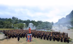 Về miền non nước