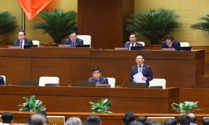 Bộ trưởng Bộ Tài Chính Hồ Đức Phớc giải trình, làm rõ một số vấn đề đại biểu Quốc hội nêu. Ảnh: Văn Điệp - TTXVN