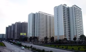 Hai tòa nhà thuộc khu nhà ở học sinh, sinh viên khu Pháp Vân-Tứ Hiệp được xem xét chuyển đổi sang nhà ở xã hội. Ảnh: Tuấn Anh - TTXVN