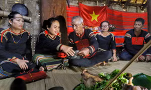 Tái hiện Lễ kết nghĩa Mẹ - Con của dân tộc Êđê