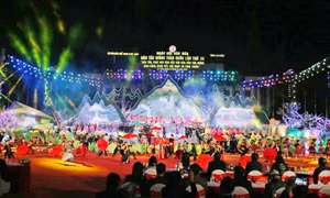 Tiết mục văn nghệ chào mừng Ngày hội Văn hóa dân tộc Mông toàn quốc lần thứ III tại tỉnh Lai Châu năm 2021. Ảnh: Quý Trung
