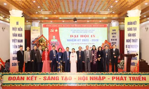 Ra mắt Ban chấp hành Hội Văn học Nghệ thuật Lạng Sơn nhiệm kỳ 2023 – 2028. Ảnh: Anh Tuấn – TTXVN
