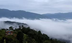 Những suối mây trắng tinh bồng bềnh giữ núi rừng bạt ngàn của Tây Bắc tại xã biên giới Ka Lăng. Ảnh: Quý Trung – TTXVN