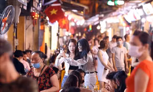 Từ 17h ngày 3/5, Hà Nội dừng hoạt động quán ăn, uống đường phố, trà đá, cà phê vỉa hè để chống dịch COVID-19