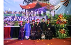 Các anh Hai, chị Hai nhỏ tuổi của Câu lạc bộ. Ảnh: Xuân Trường-TTXVN phát