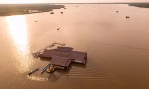 Đầm Thị Tường là hồ nước thiên nhiên rộng lớn, một trong những điểm đến độc đáo của khu vực Đồng bằng sông Cửu Long. Ảnh: An Hiếu