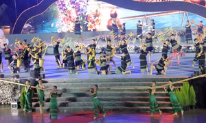 Phó Chủ tịch nước Võ Thị Ánh Xuân dự khai mạc Festival Hoa Đà Lạt lần thứ IX