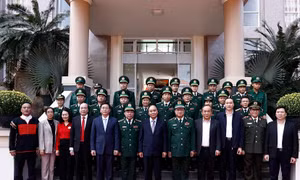 Chủ tịch nước Nguyễn Xuân Phúc kiểm tra công tác ứng trực dịp Tết Nguyên đán của Bộ đội Biên phòng Đắk Lắk