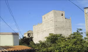 Nhà nuôi chim yến nằm giữa khu dân cư ở phường Tấn Tài, thành phố Phan Rang – Tháp Chàm, tỉnh Ninh Thuận. Ảnh: Nguyễn Thành – TTXVN