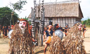 Hội làng của người Bahnar (Gia Lai). Ảnh: Trần Phong