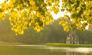 Chiều Thu bên hồ Hoàn Kiếm. Ảnh: Khánh Hoà – TTXVN