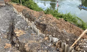 Long An: Khẩn trương khắc phục sạt lở nghiêm trọng tại cầu Bún Bà Của