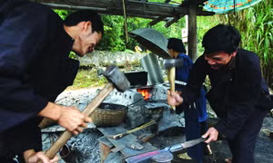 Xã Phúc Sen, huyện Quảng Uyên (Cao Bằng) nổi tiếng với nghề rèn nông cụ sản xuất như dao, lưỡi cuốc, lưỡi cày…Ảnh: Nguyễn Hoàng - DTMN