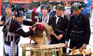 Trích đoạn Lễ hội "Mừng cơm mới" của dân tộc Lự, tỉnh Lai Châu. Ảnh: Trung Kiên – TTXVN 