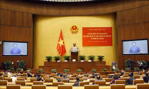 Chiều 23/7/2021, tại Nhà Quốc hội, Chủ tịch Quốc hội Vương Đình Huệ dự Lễ công bố và trao Nghị quyết của Quốc hội và Ủy ban Thường vụ Quốc hội về công tác cán bộ. Ảnh: Doãn Tấn - TTXVN