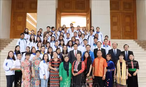 Phó Thủ tướng Vũ Đức Đam với các đại biểu tại buổi gặp mặt. Ảnh: Phương Hoa – TTXVN