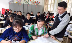 Một tiết học của học sinh Trường Trung học phổ thông Dân tộc nội trú Cao Bằng. Ảnh: Quốc Đạt - TTXVN