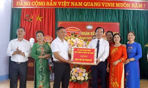 Phó Chủ tịch Trung ương MTTQ Việt Nam Ngô Sách Thực dự Ngày hội Đại đoàn kết tại Yên Thế, Bắc Giang
