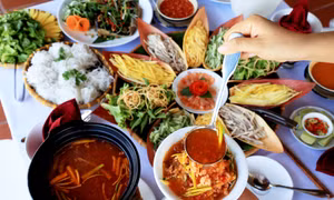 Lẩu Thả của ngư dân Mũi Né mang đậm nét văn hóa ẩm thực Việt. Ảnh: Hồng Đạt – TTXVN