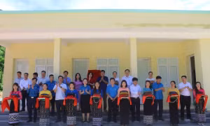 Đây là công trình thiết thực, đầy ý nghĩa đối với thầy, cô Trường Tiểu học Trung Thượng. Đặc biệt, công trình đã đáp ứng đầy đủ nhu cầu sinh hoạt hàng ngày, để từ đó giúp thầy, cô yên tâm cống hiến cho sự nghiệp giáo dục. Ảnh TTXVN phát