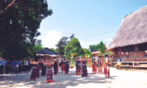 Huyện Nam Giang phát triển du lịch gắn với bảo tồn, phát huy các nguồn lực địa phương, dựa vào cộng đồng người Cơ-tu tại xã Tà Bhing. Ảnh: Đỗ Trưởng - TTXVN