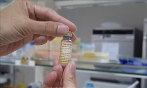 Vaccine Covivac thành phẩm do Viện Vaccine và Sinh phẩm Y tế (thuộc Bộ Y tế) đặt tại Khánh Hòa nghiên cứu và sản xuất. Ảnh: Phan Sáu – TTXVN