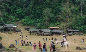 Hang Táu - "làng nguyên thủy" trên cao nguyên Mộc Châu