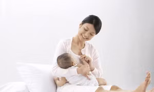 Nghiên cứu phát hiện vi nhựa trong sữa mẹ