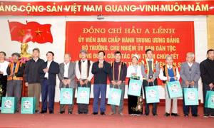 Bộ trưởng, Chủ nhiệm Ủy ban Dân tộc tặng quà Tết đồng bào dân tộc thiểu số tại Phú Thọ