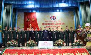 Ban Chấp hành Đảng bộ Quân sự tỉnh Sơn La khóa XVII, nhiệm kỳ 2020 - 2025 ra mắt Đại hội. Ảnh: Nguyễn Cường- TTXVN