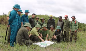 Lực lượng kiểm lâm thường xuyên phối hợp với các tổ liên ngành cấp xã để nắm vững địa bàn trong công tác quản lý, bảo vệ rừng. Ảnh: Hồng Điệp – TTXVN