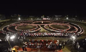 Với những nét đặc trưng độc đáo, lại được các thế hệ người Thái bảo tồn và phát triển, Xòe Thái đã thực sự trở thành tài sản văn hóa, là sợi dây gắn kết cộng đồng. Ảnh: Thanh Hà -TTXVN