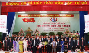 Ra mắt Ban Chấp hành Đảng bộ huyện Phú Thiện, nhiệm kỳ 2020 - 2025. Ảnh: TTXVN phát.